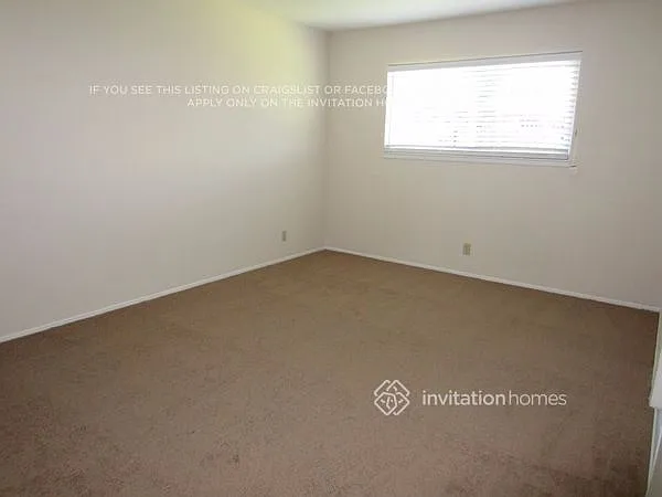 221 Elwood St — Photo 4