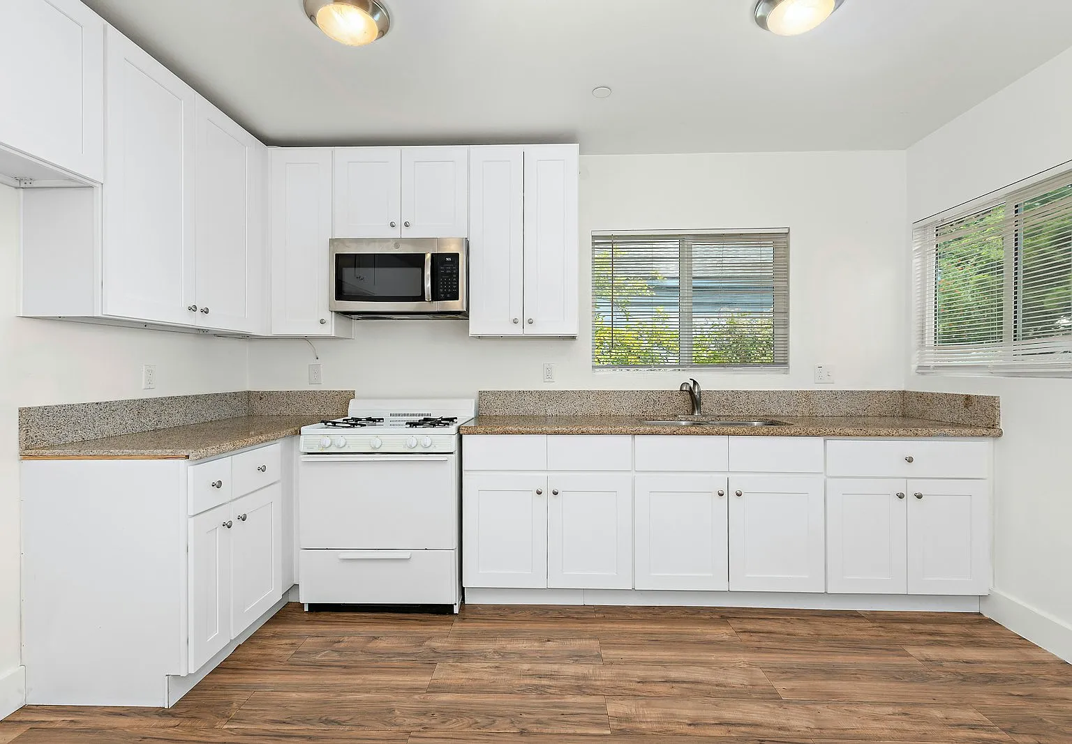 5344 Huntington Drive South, Unit 1 — Photo 4