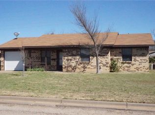 111 Candlestick Dr, Graham, TX 76450