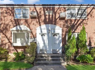 60-27 251st St #810, Little Neck, NY 11362