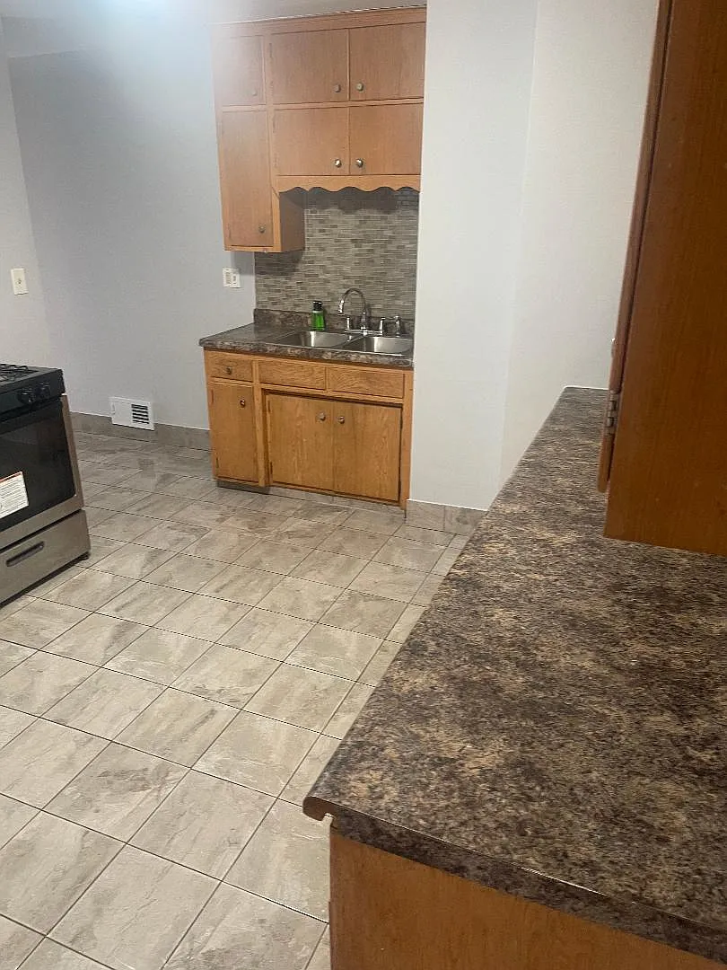 3 bed, $1,695 — Photo 2