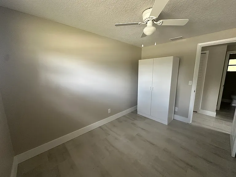 170 Parkwood Dr W — Photo 15