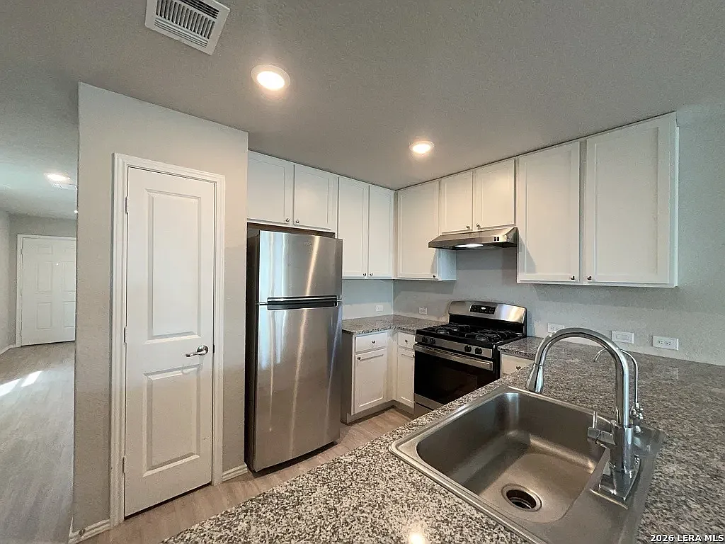 4 bed, 1635 sqft, $2,030 — Photo 3