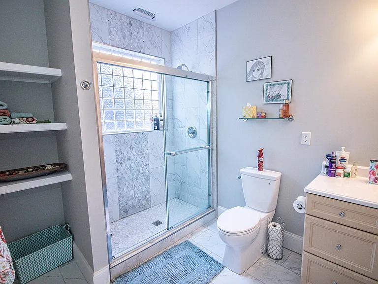 1204 Columbia St — Photo 15