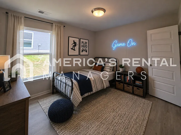 10319 Squires Way — Photo 3