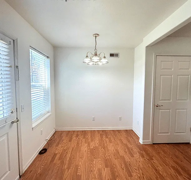465 Taft — Photo 22