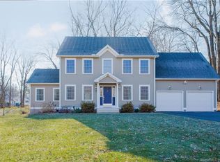 29 Crystal Ln, Bloomfield, CT 06002