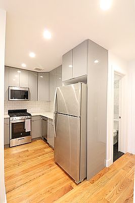 5th image of 127 E 36th St #4