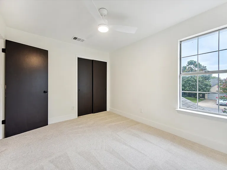 211 N Blue Ridge Pkwy — Photo 13