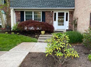 16 Edinboro Cir, Chalfont, PA 18914