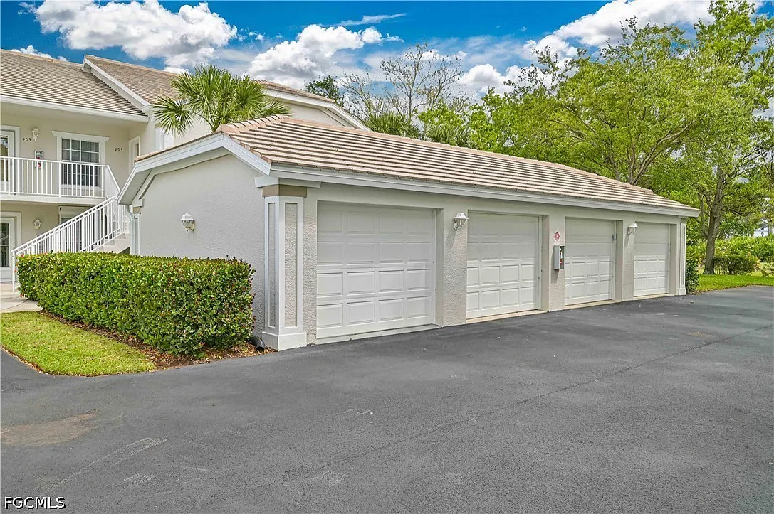2 bed, 2.0 bath, 1263 sqft, $4,500 — Photo 2