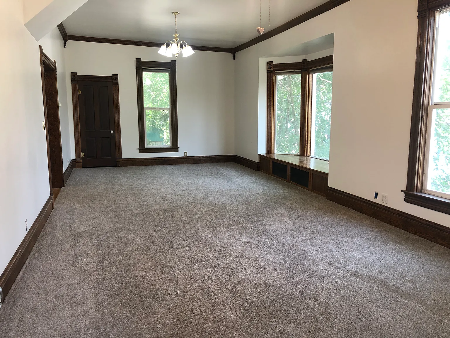 3 bed, 2.5 bath, 2000 sqft, $1,800 — Photo 2