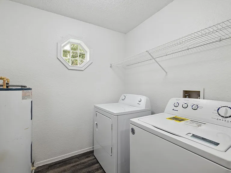 1 Bedroom - 1 Bed / 1 Bath - 709 Sq.Ft.