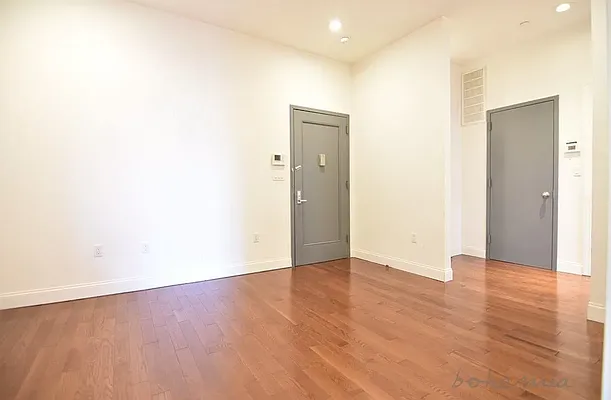 Rented by Bohemia Realty Group | media 18