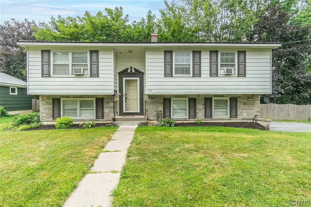 4 bed, 2.0 bath, 1534 sqft, $2,200 — Photo 1