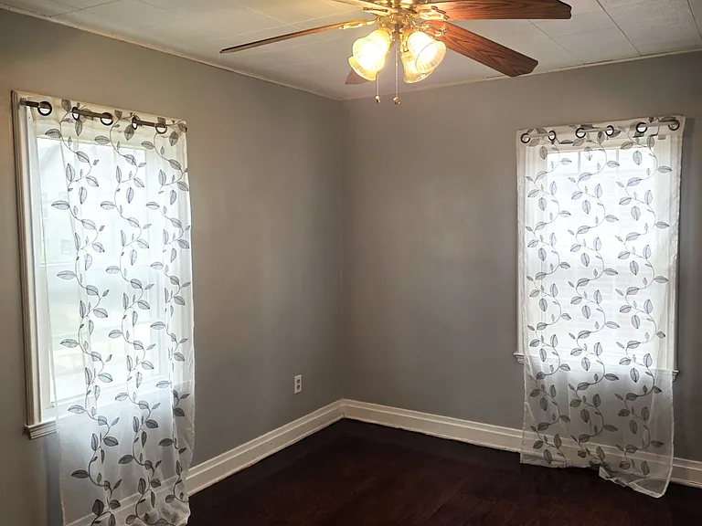 110 E Morris Ave — Photo 11