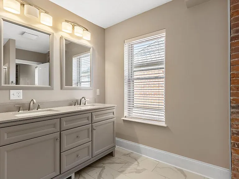 1131 Franklin Ave — Photo 22