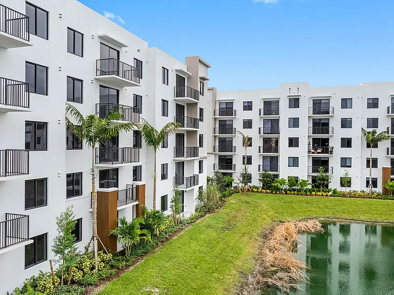 Caroline Golden Glades — Photo 20