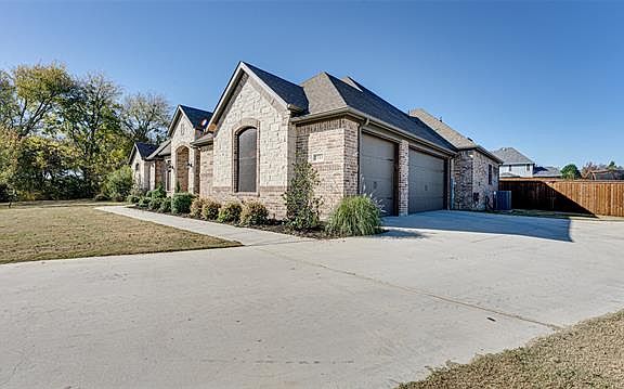 2nd image of 2751 Christine Ln