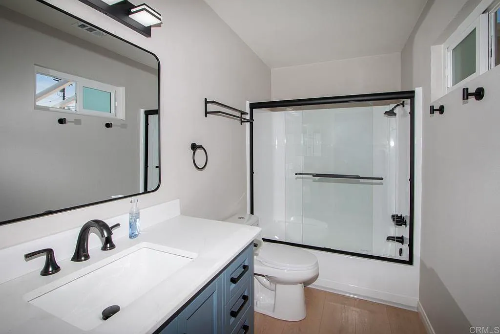 2 bed, 900 sqft, $3,695 — Photo 2
