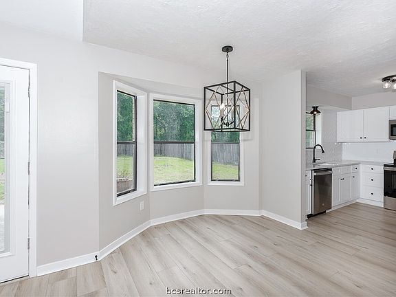 5th image of 3003 Westwood Main Dr
