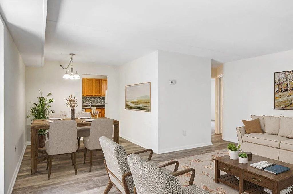Curren Terrace Apartment Homes — Photo 4