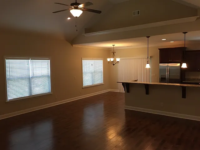 280 Sunbury Dr — Photo 2