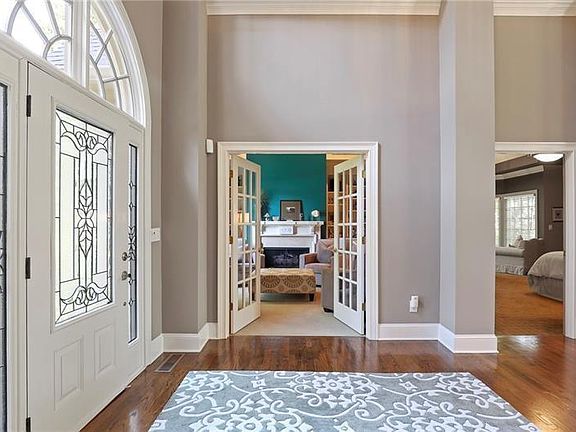 3rd image of 2610 Coachmans Cir