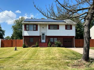 352 Hillcrest Ave, Somerset, NJ 08873