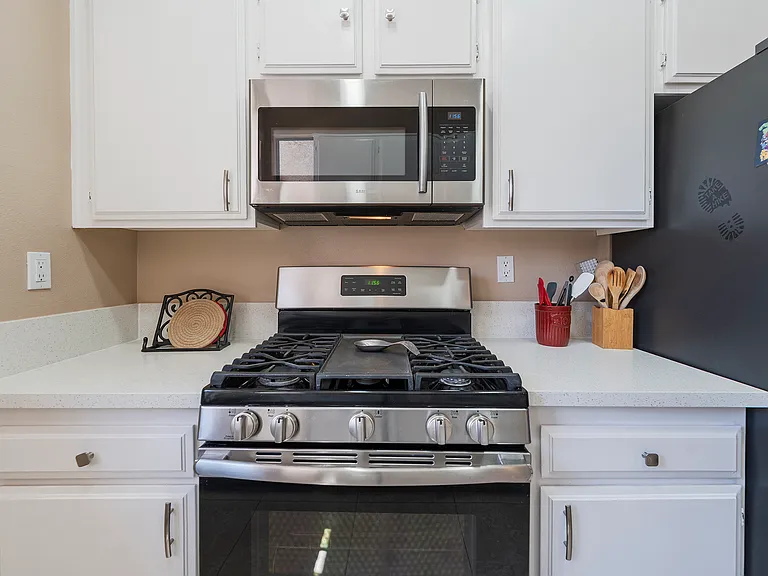 7211 Cozycroft Ave #1-23 — Photo 8