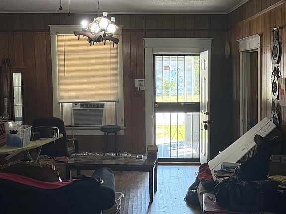 4th image of 1609 W 16th Ave