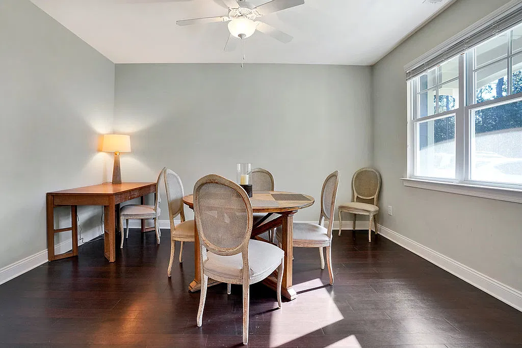 3 bed, 3.5 bath, 2100 sqft, $2,350 — Photo 2