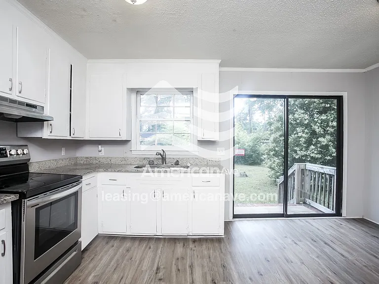 748940_006_kitchen_7.jpg