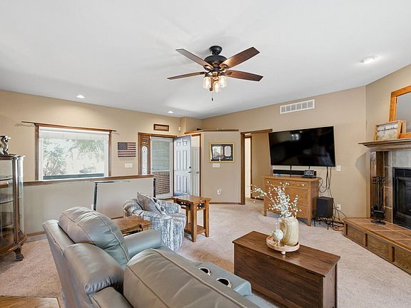 4th image of 1301 E Rushwood Dr