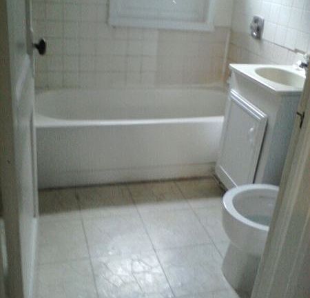 2nd Floor Full Bathroom