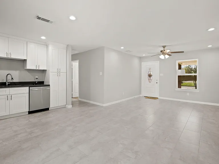 5123 Ridgeway Dr — Photo 4