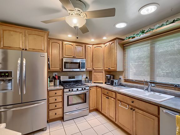 4th image of 271 Hill Ave