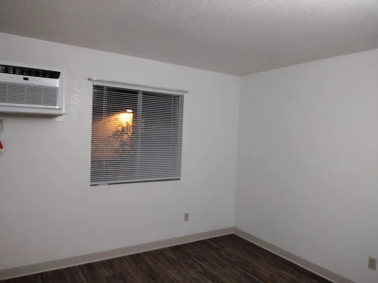 3520 E 2nd St #10 — Photo 11