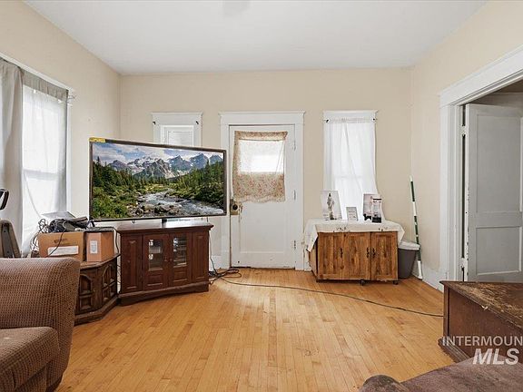 3rd image of 25432 Fern Ln