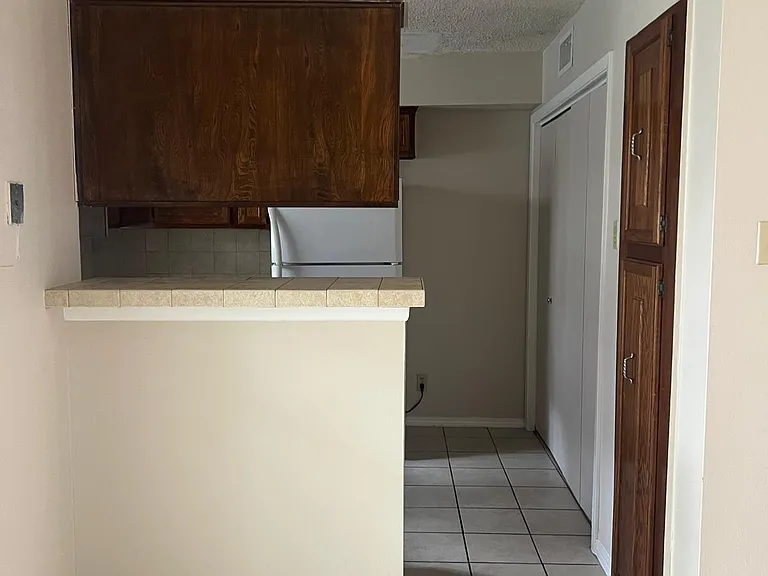 909 Castle Heights Dr #B — Photo 7