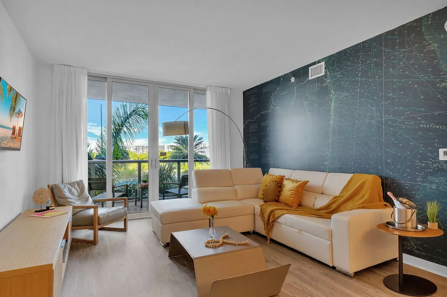 2 bed, 2.0 bath, 990 sqft, $4,392 — Photo 3