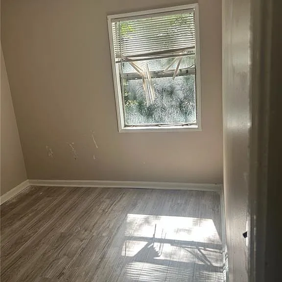 2418 Adger Rd — Photo 3