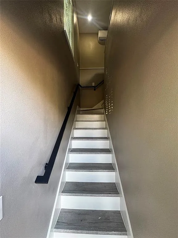 2 bed, 1.0 bath, 625 sqft, $1,600 — Photo 3