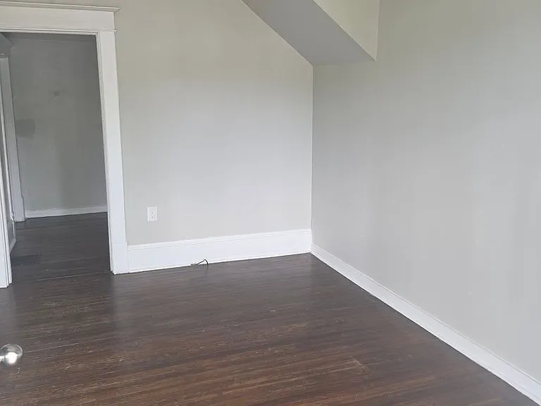 106 15th St SW — Photo 3