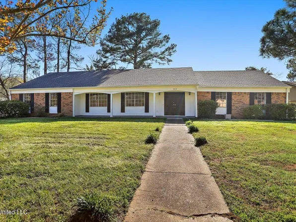 304 Hampton St, Clinton, MS 39056