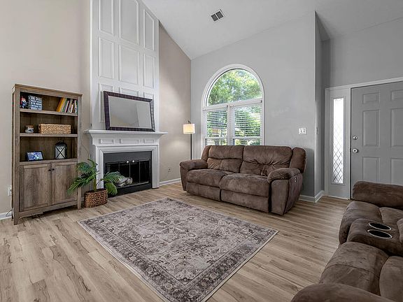 4th image of 3724 Weeping Willow Way