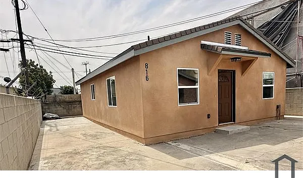 816 E 109th Pl — Photo 2