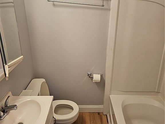 5th image of 132 N Rutland St