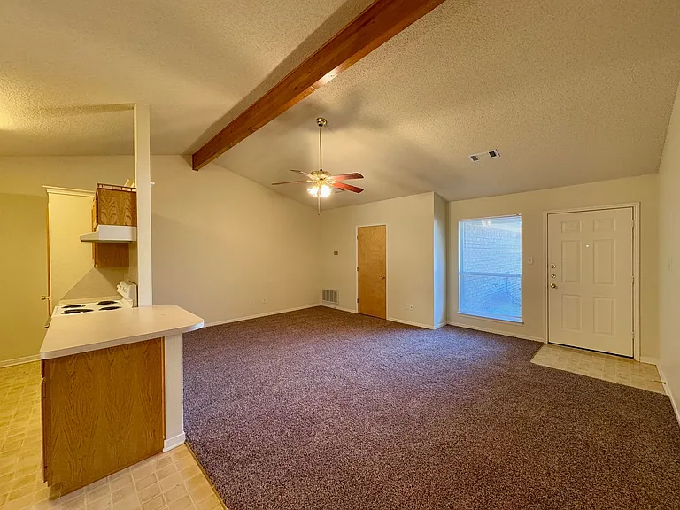 1627 Breezy Dr — Photo 3