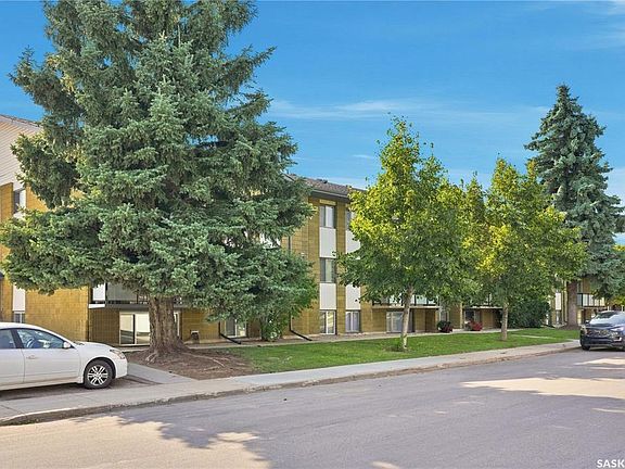 2nd image of UNIT 2-111 St Lawrence CRESCENT